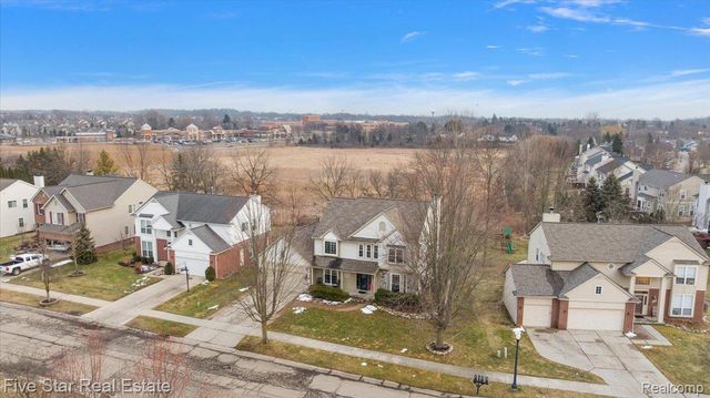 1047 Saddle Drive, South Lyon, MI 48178