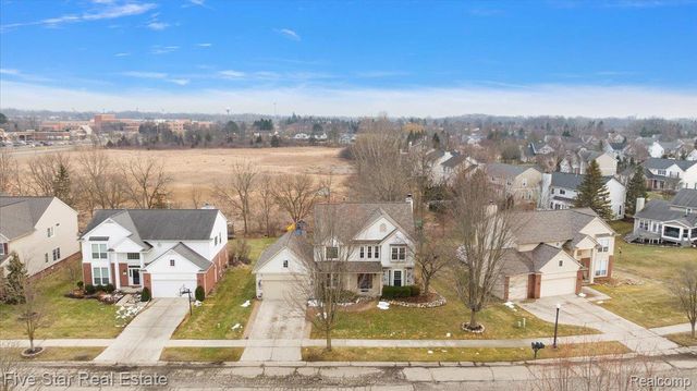 1047 Saddle Drive, South Lyon, MI 48178