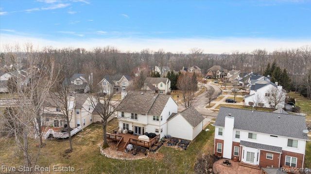 1047 Saddle Drive, South Lyon, MI 48178