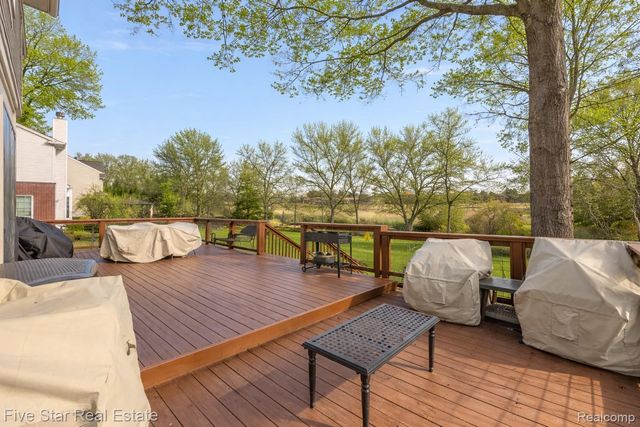 1047 Saddle Drive, South Lyon, MI 48178