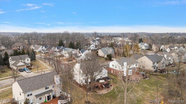 1047 Saddle Drive, South Lyon, MI 48178