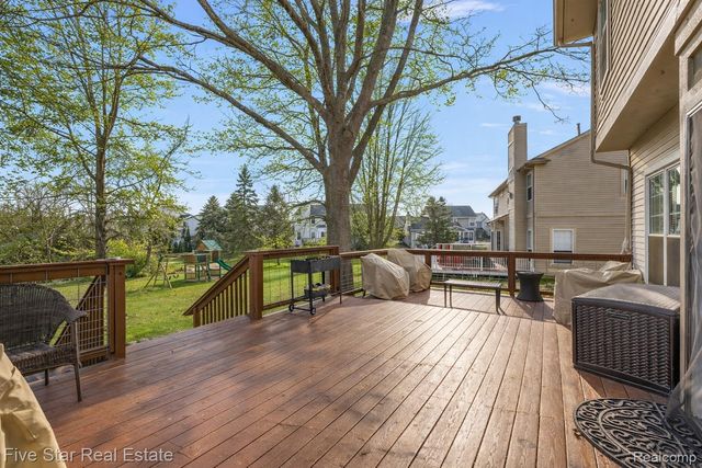 1047 Saddle Drive, South Lyon, MI 48178