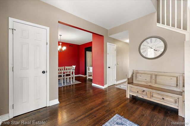 1047 Saddle Drive, South Lyon, MI 48178