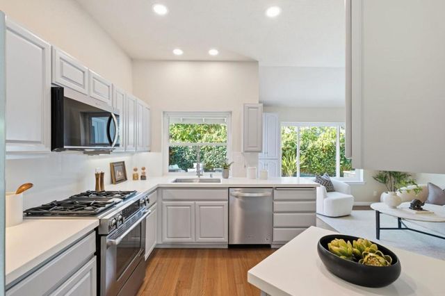 154 San Carlos Avenue, Redwood City, CA 94061