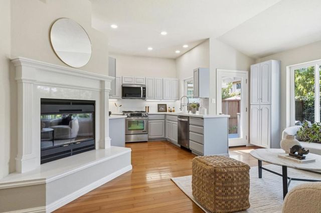 154 San Carlos Avenue, Redwood City, CA 94061