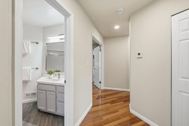 154 San Carlos Avenue, Redwood City, CA 94061