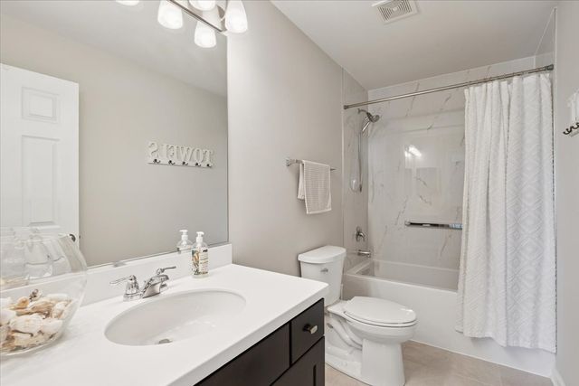 1731 Wentworth Drive, Volo, IL 60020