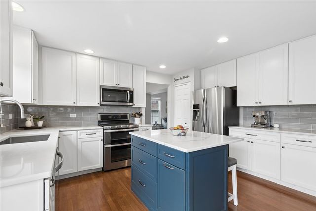 1731 Wentworth Drive, Volo, IL 60020