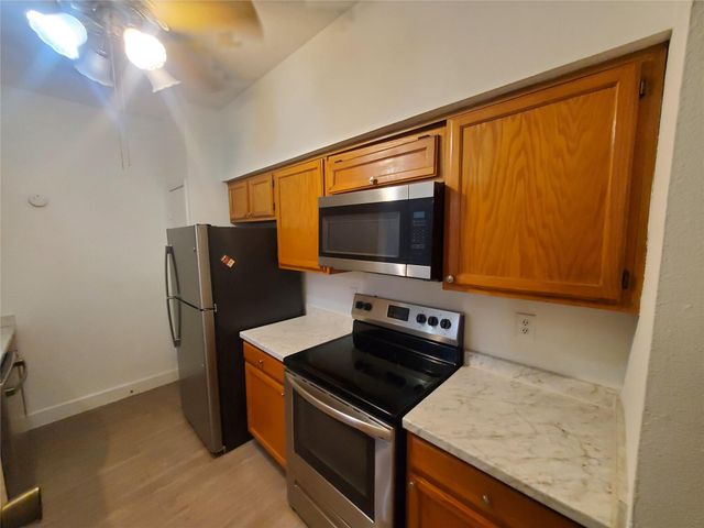 17473 Red Oak Drive 7473, Houston, TX 77090