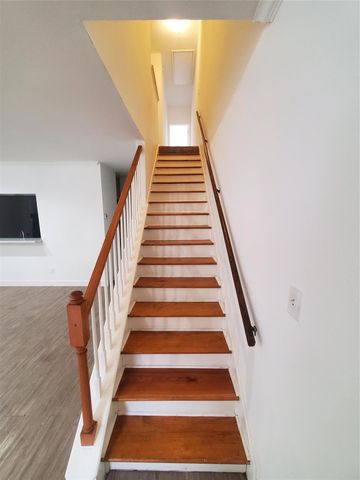 17473 Red Oak Drive 7473, Houston, TX 77090