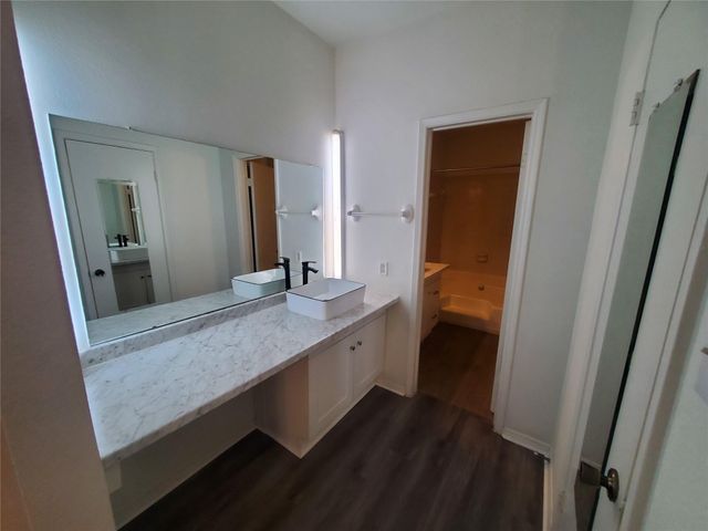 17473 Red Oak Drive 7473, Houston, TX 77090