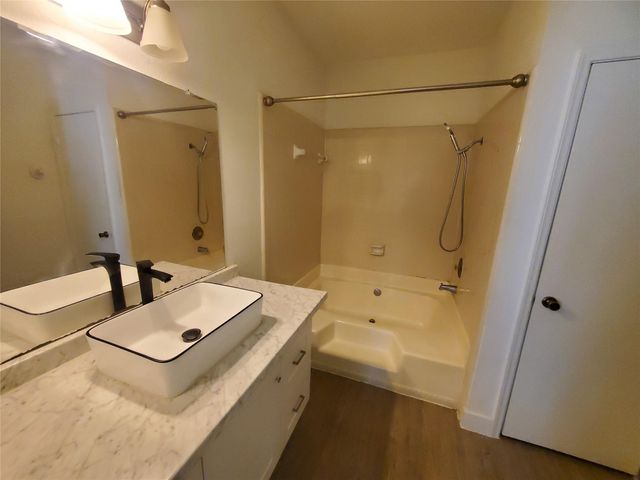 17473 Red Oak Drive 7473, Houston, TX 77090