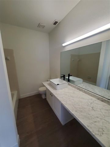 17473 Red Oak Drive 7473, Houston, TX 77090