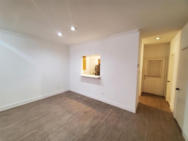 17473 Red Oak Drive 7473, Houston, TX 77090