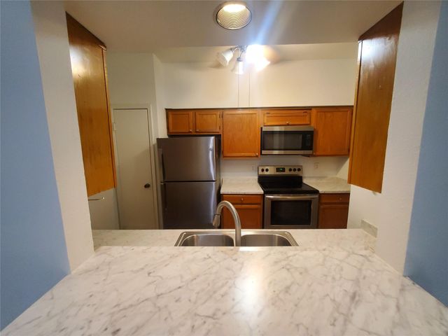 17473 Red Oak Drive 7473, Houston, TX 77090