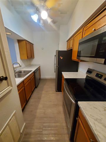 17473 Red Oak Drive 7473, Houston, TX 77090