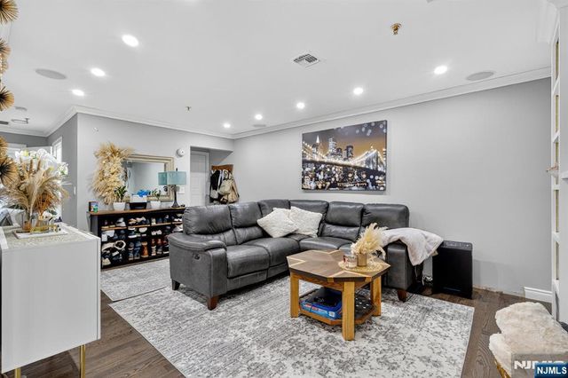 20 McChesney Court 1720, West Orange, NJ 07052