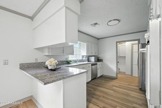 301 Estainville Avenue, Lafayette, LA 70508