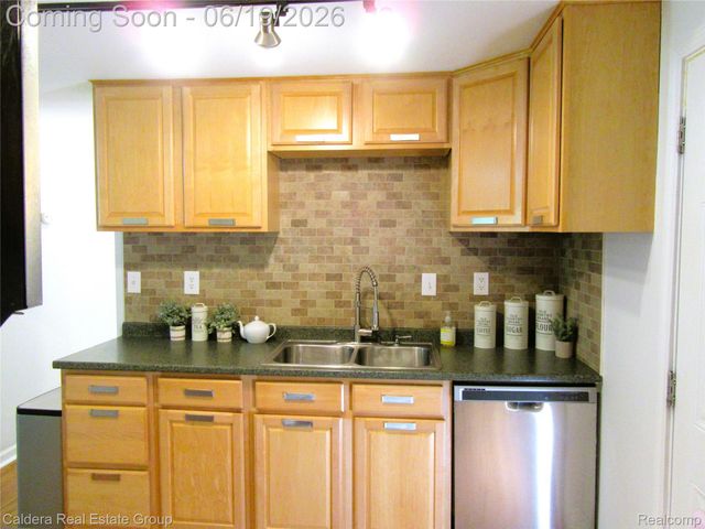 4251 Quebec Street, Auburn Hills, MI 48326