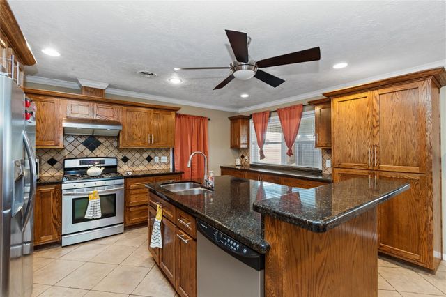 2303 Belvedere Drive, Baytown, TX 77520