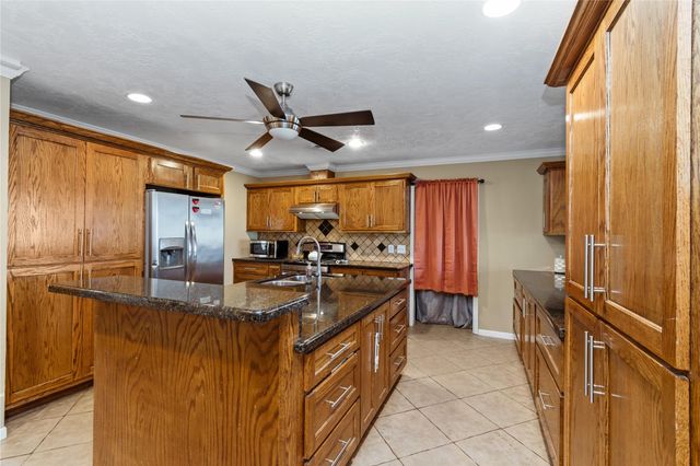 2303 Belvedere Drive, Baytown, TX 77520