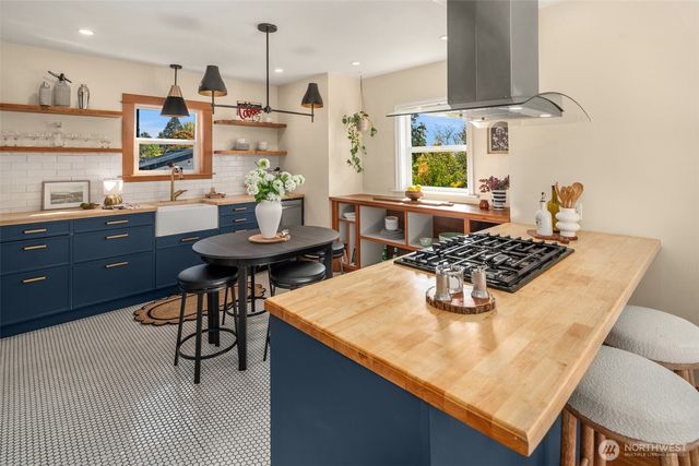 8416 40th Avenue SW, Seattle, WA 98136