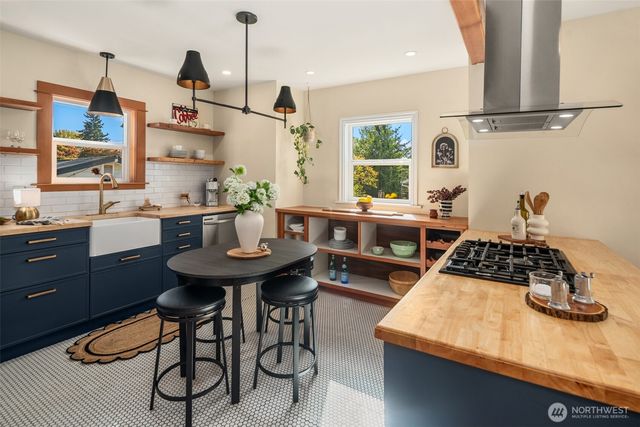 8416 40th Avenue SW, Seattle, WA 98136
