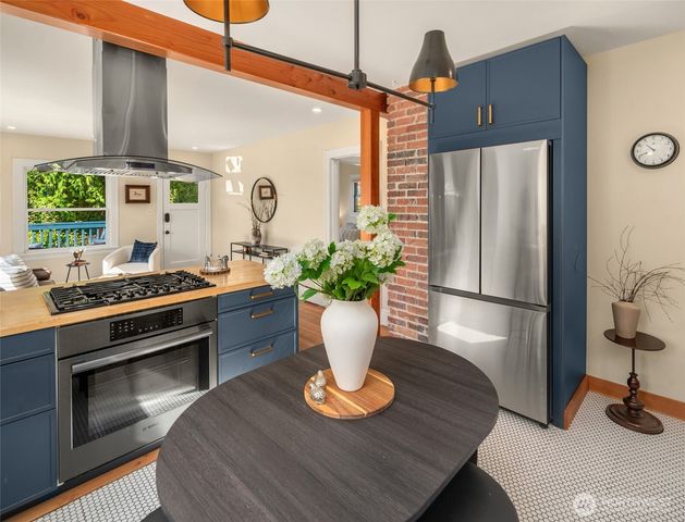 8416 40th Avenue SW, Seattle, WA 98136