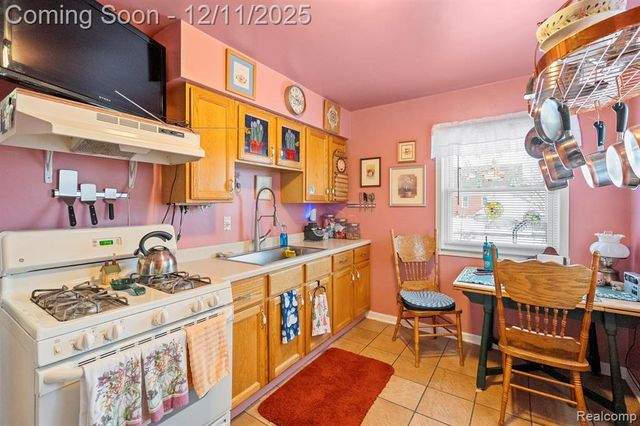 3201 Croissant Street, Dearborn, MI 48124