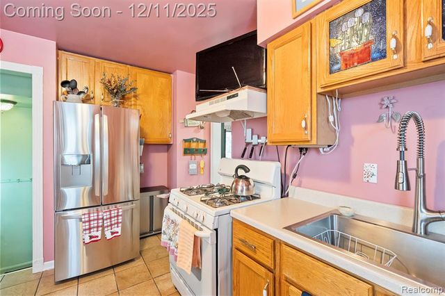 3201 Croissant Street, Dearborn, MI 48124