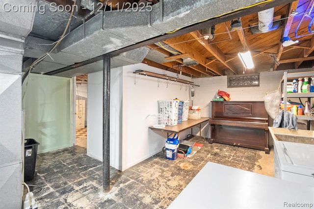 3201 Croissant Street, Dearborn, MI 48124