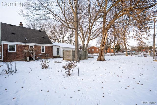 3201 Croissant Street, Dearborn, MI 48124