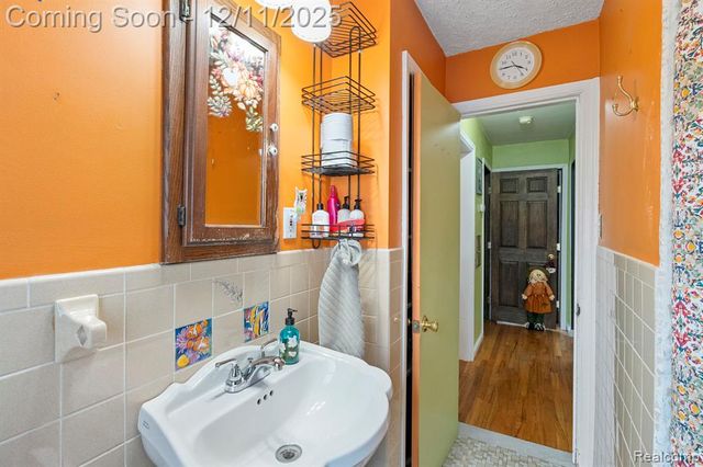 3201 Croissant Street, Dearborn, MI 48124