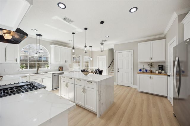 4042 Glen Cove Drive, Houston, TX 77021