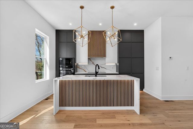 160 Railroad Street, Canton, GA 30114