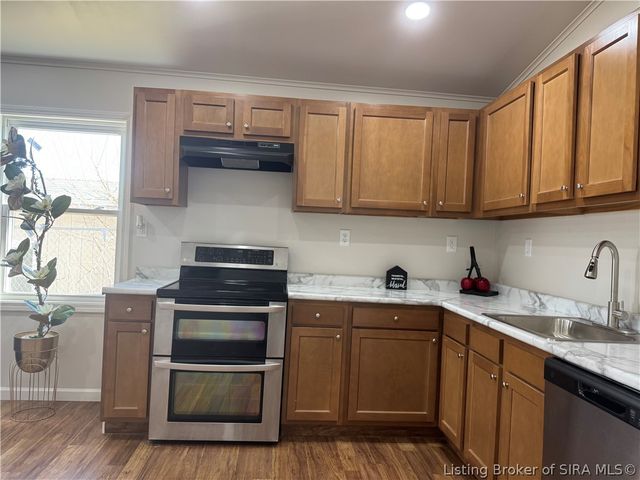 108 W Main St, Henryville, IN 47126