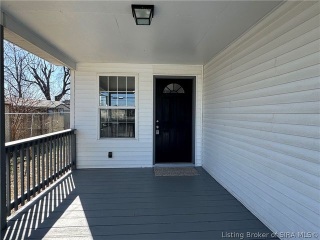 108 W Main St, Henryville, IN 47126