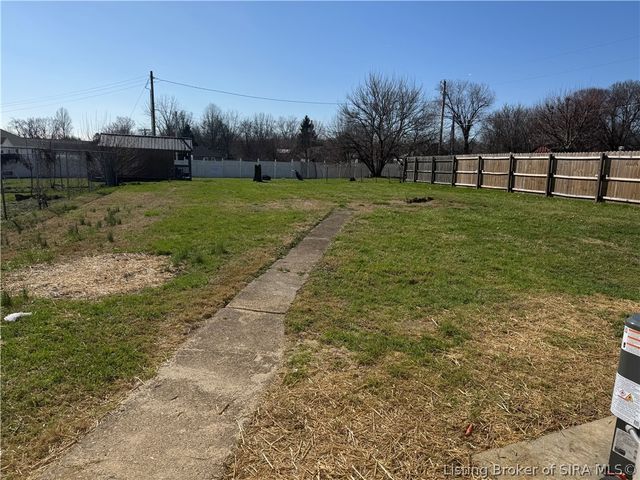 108 W Main St, Henryville, IN 47126