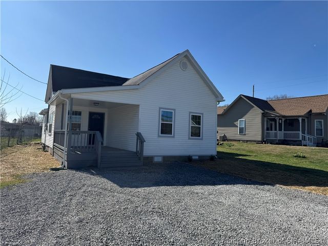 108 W Main St, Henryville, IN 47126