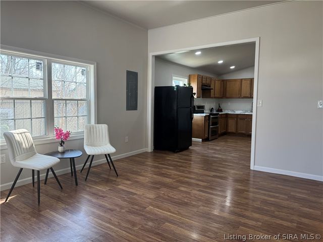 108 W Main St, Henryville, IN 47126