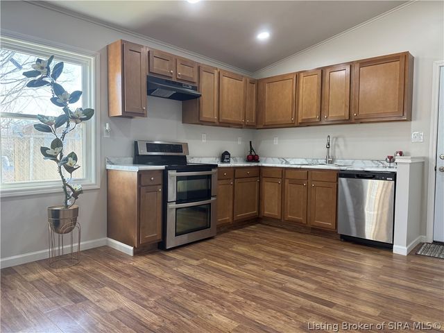 108 W Main St, Henryville, IN 47126