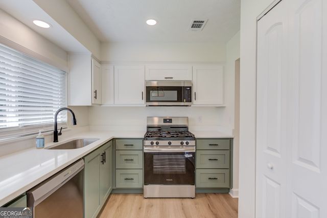 3622 Cainbridge Court, Lawrenceville, GA 30044