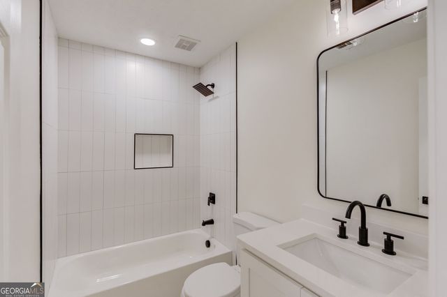 3622 Cainbridge Court, Lawrenceville, GA 30044