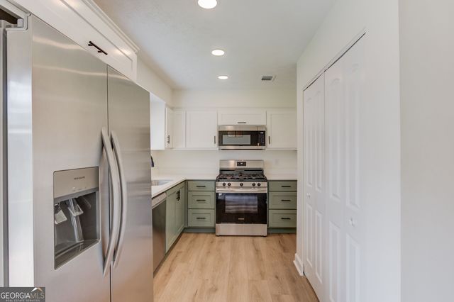 3622 Cainbridge Court, Lawrenceville, GA 30044