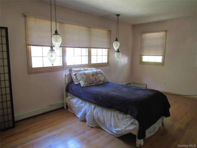 37 Sunset Drive, Shirley, NY 11967