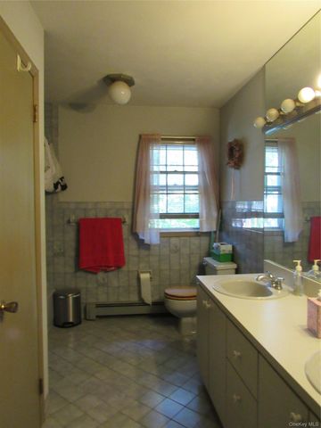 37 Sunset Drive, Shirley, NY 11967
