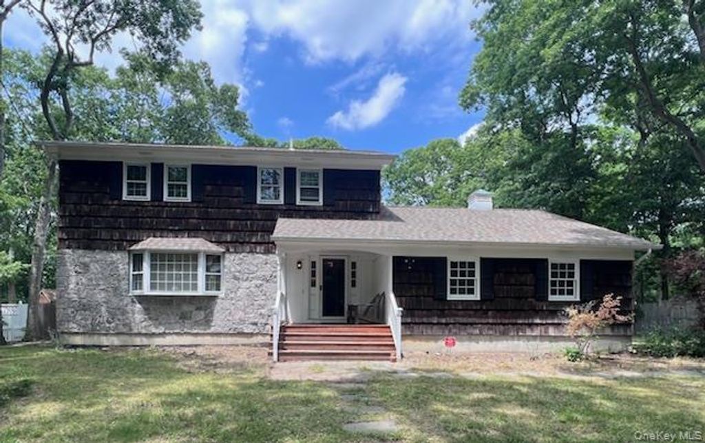 37 Sunset Drive, Shirley, NY 11967