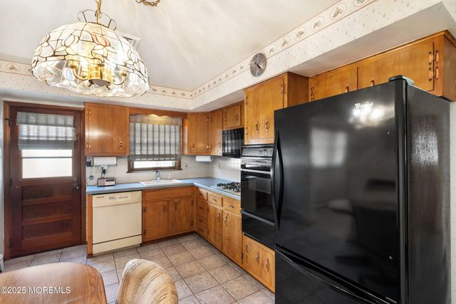 46 Mount Vernon Drive, Toms River, NJ 08755