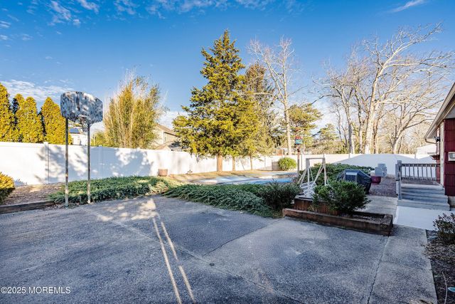 46 Mount Vernon Drive, Toms River, NJ 08755