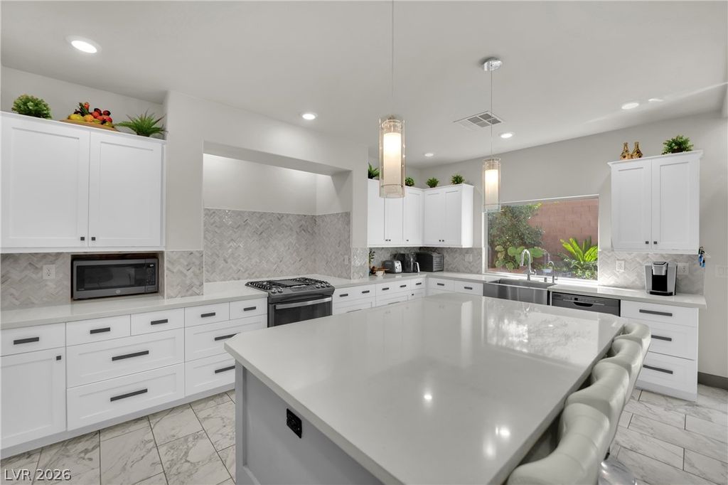 8373 Bartholomew Park Court, Las Vegas, NV 89139